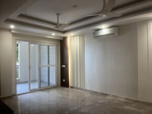 Room in 4 BHK Builder Floor at South City 2 – for Rent