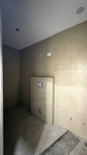 Bathroom in 4 BHK Builder Floor at Green Fields Colony – for Rent