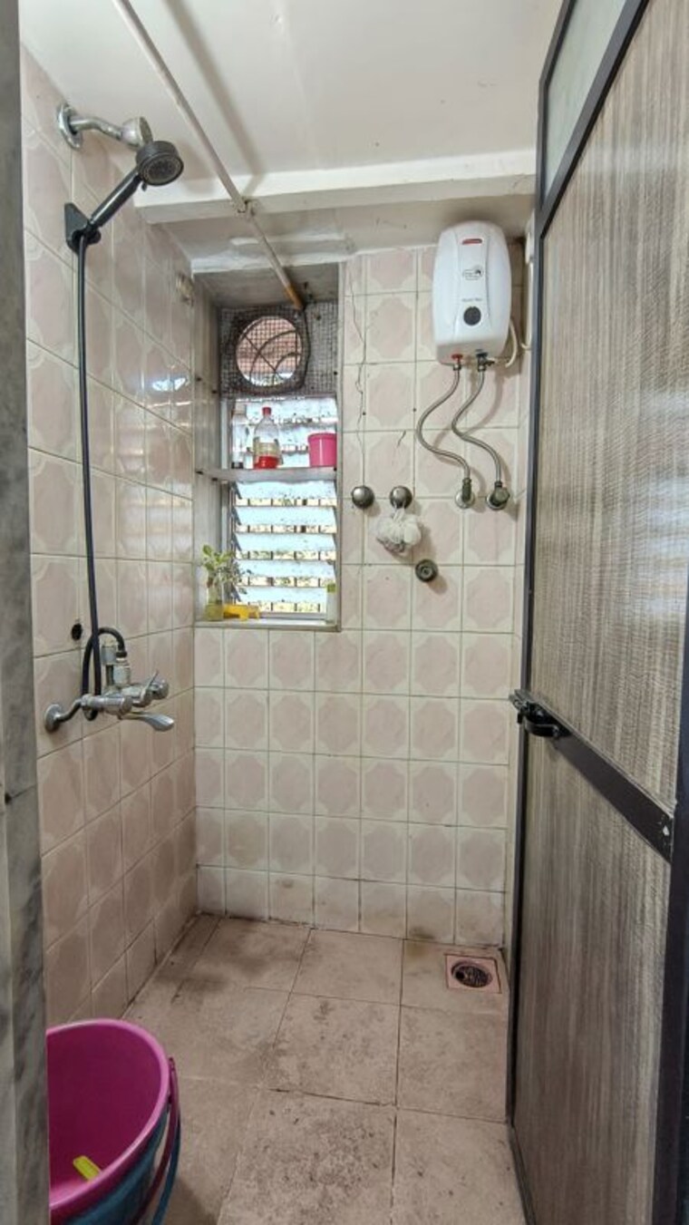 Bathroom, rajendra-apartments-malad 1 Bedroom 450 Sq.Ft. Apartment In Malad West Mumbai 10379318