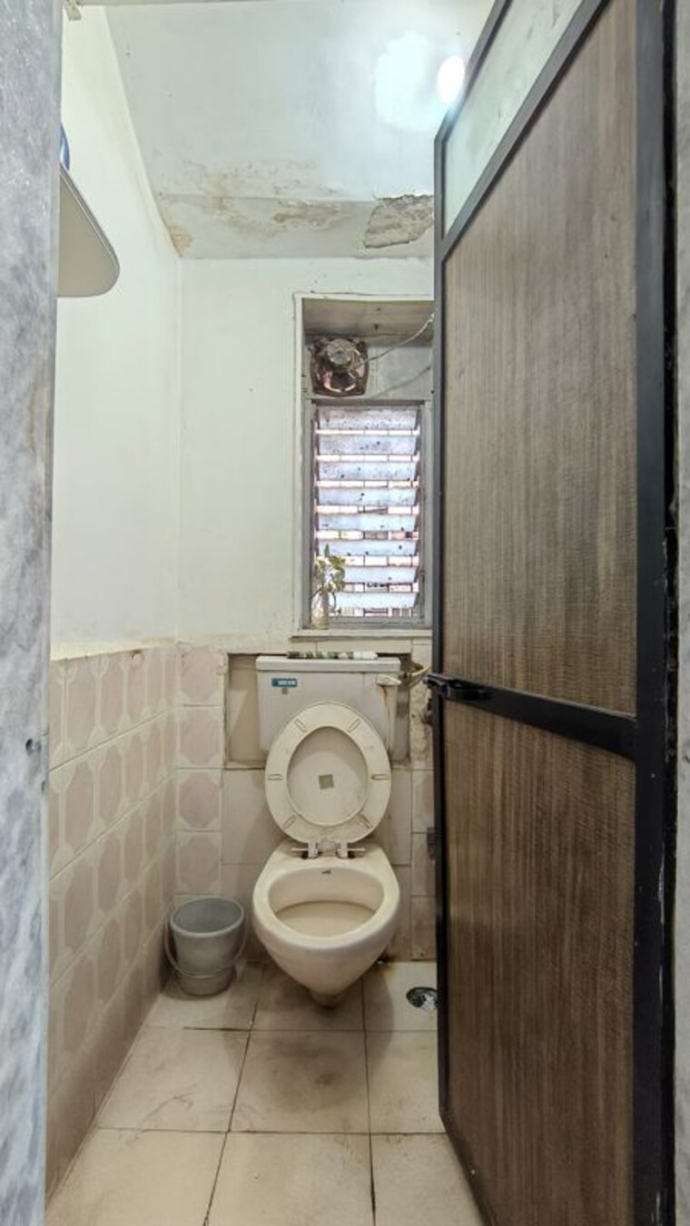 Bathroom, rajendra-apartments-malad 1 Bedroom 450 Sq.Ft. Apartment In Malad West Mumbai 10379318