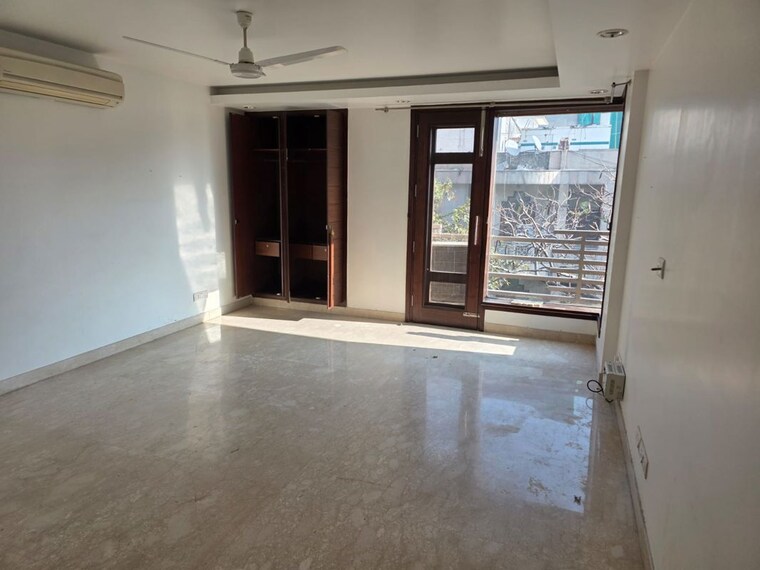 Room, vasant vihar 4 Bedroom 400 Sq.Yd. Builder Floor In Vasant Vihar Delhi 10379311