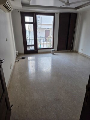 Room in 4 BHK Builder Floor at Vasant Vihar – for Rent