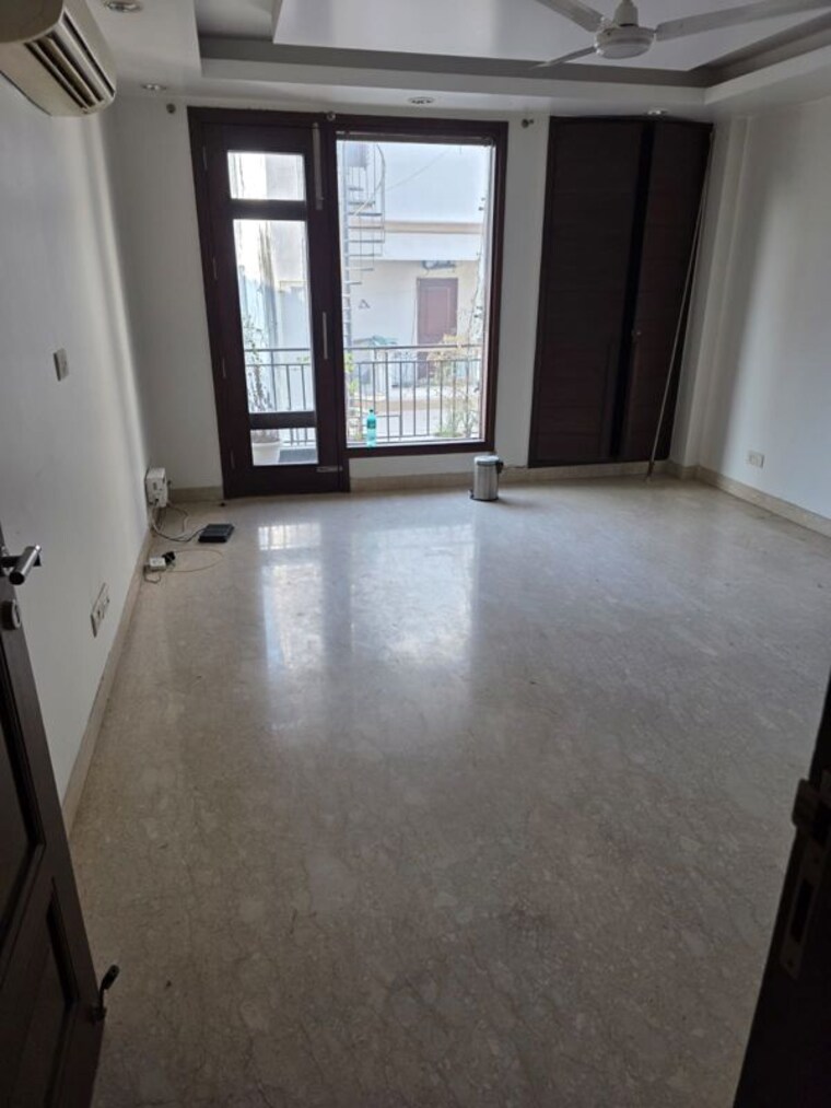 Room, vasant vihar 4 Bedroom 400 Sq.Yd. Builder Floor In Vasant Vihar Delhi 10379311