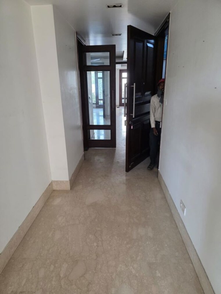 Room, vasant vihar 4 Bedroom 400 Sq.Yd. Builder Floor In Vasant Vihar Delhi 10379311