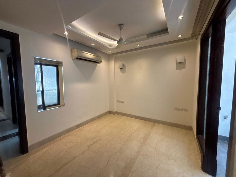 Room, greater kailash i 3 Bedroom 208 Sq.Yd. Builder Floor In Greater Kailash I Delhi 10379374