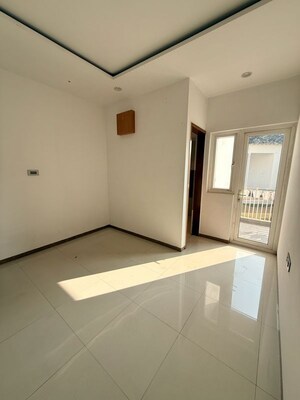Room in 3 BHK Apartment at Conscient Heritage Max, Sector 102 – for Rent