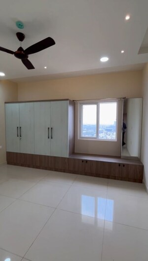 Room in 3.5 BHK Apartment at Prestige Tranquil, Kokapet – for Rent