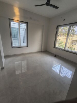 Room in 3.5 BHK Apartment at Amanora Future Towers, Hadapsar – for Rent