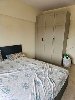Bedroom in 3.5 BHK Apartment at Chembur – for Rent