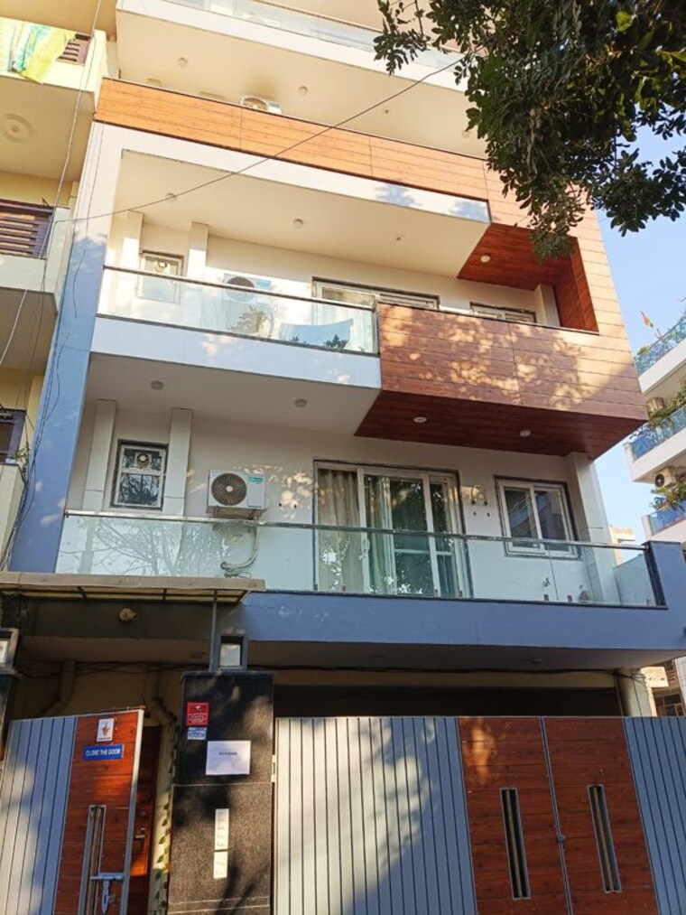 Exterior View, sector 43 3 Bedroom 202 Sq.Yd. Builder Floor In Sector 43 Gurgaon 10379432