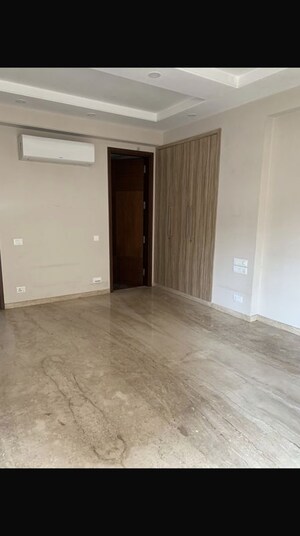 Room in 3 BHK Builder Floor at Naraina – for Rent