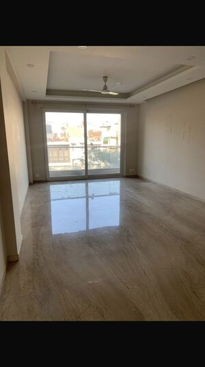 Room in 3 BHK Builder Floor at Naraina – for Rent