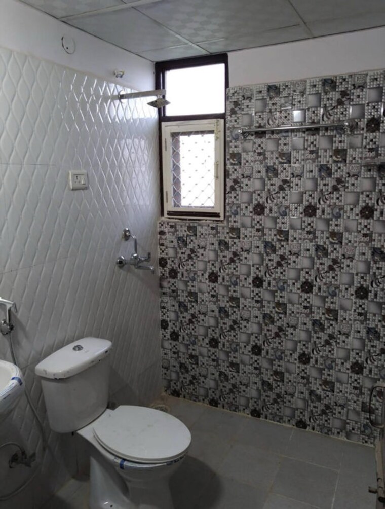 Bathroom, devika-skypers 2 Bedroom 800 Sq.Ft. Apartment In Raj Nagar Extension Ghaziabad 10379455