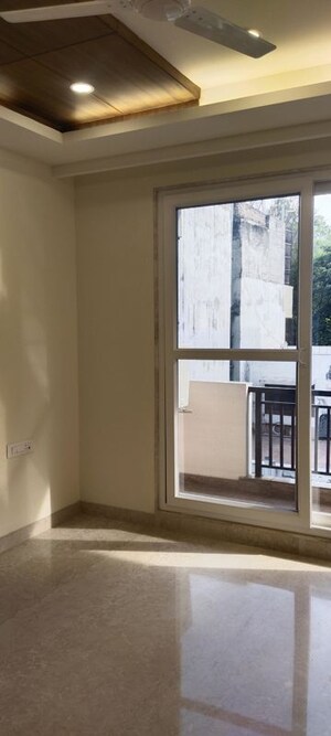 Room in 4 BHK Builder Floor at Green Park – for Rent