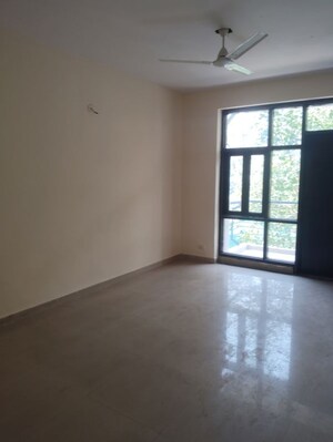 Room in 2 BHK Apartment at Omaxe Heights, Sector 86 – for Sale