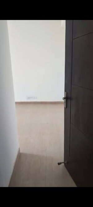 Room in 5 BHK Independent House at Noida Central – for Sale