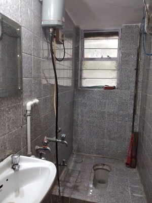 Bathroom in 1 BHK Apartment at Deccan Gymkhana – for Rent