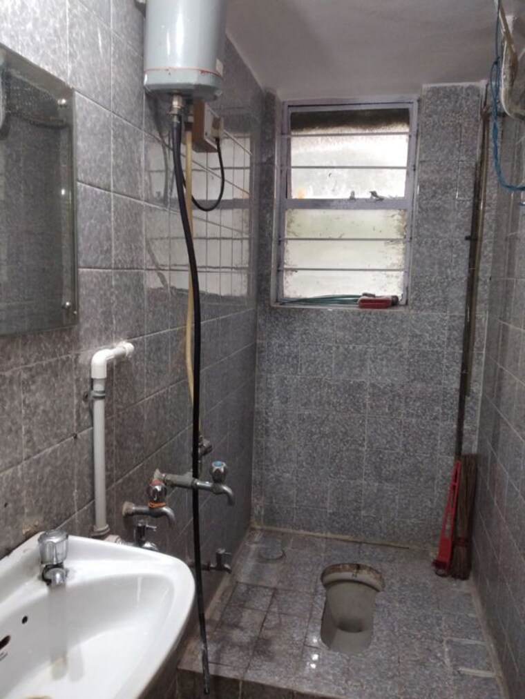 Bathroom, deccan gymkhana 1 Bedroom 800 Sq.Ft. Apartment In Deccan Gymkhana Pune 10355364