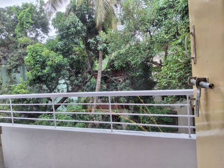 Balcony, deccan gymkhana 1 Bedroom 800 Sq.Ft. Apartment In Deccan Gymkhana Pune 10355364