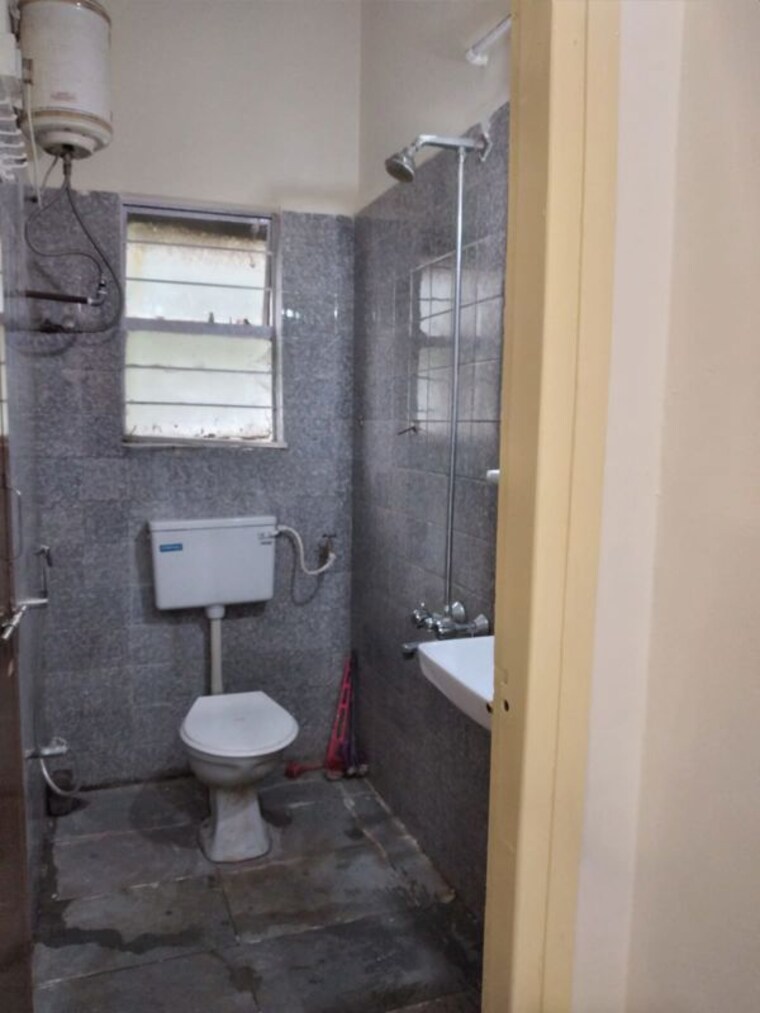 Bathroom, deccan gymkhana 1 Bedroom 800 Sq.Ft. Apartment In Deccan Gymkhana Pune 10355364