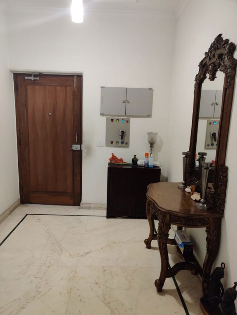 Gym, vasant vihar 4 Bedroom 500 Sq.Yd. Builder Floor In Vasant Vihar Delhi 10379490