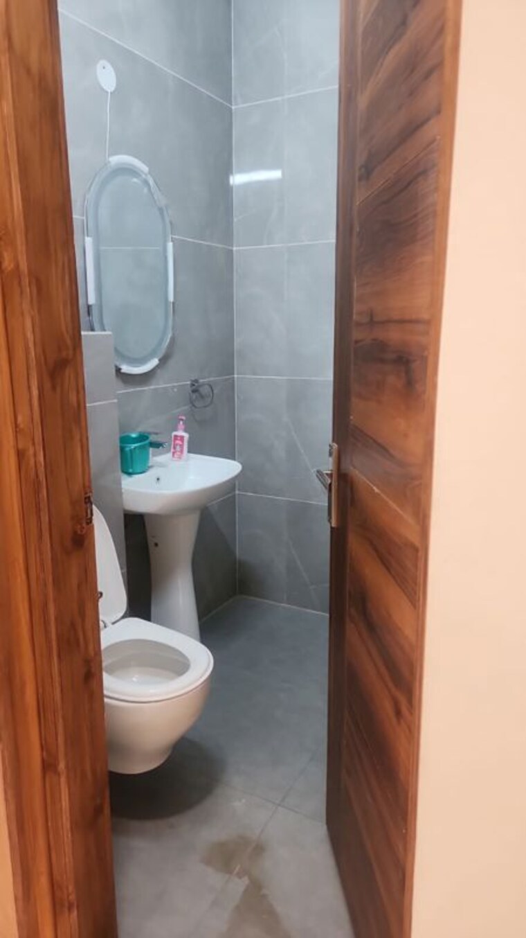 Bathroom, bptp-princess-park 3 Bedroom 1950 Sq.Ft. Apartment In Sector 86 Faridabad 10379515