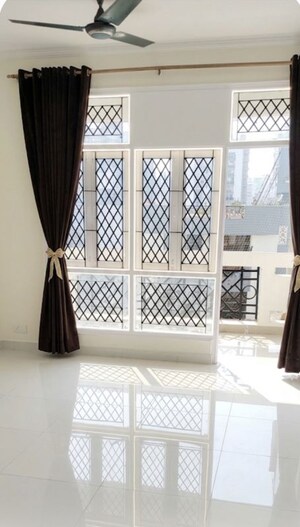 Room in 2 BHK Apartment at Parsvnath Majestic Floors, Vaibhav Khand – for Rent