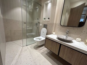Bathroom in 2 BHK Apartment at Peninsula Salsette 27, Byculla – for Sale