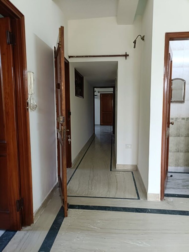 undefined, anand vihar 3 Bedroom 225 Sq.Yd. Builder Floor In Anand Vihar Delhi 10379525