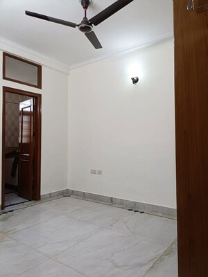 Room in 3 BHK Builder Floor at Anand Vihar – for Rent