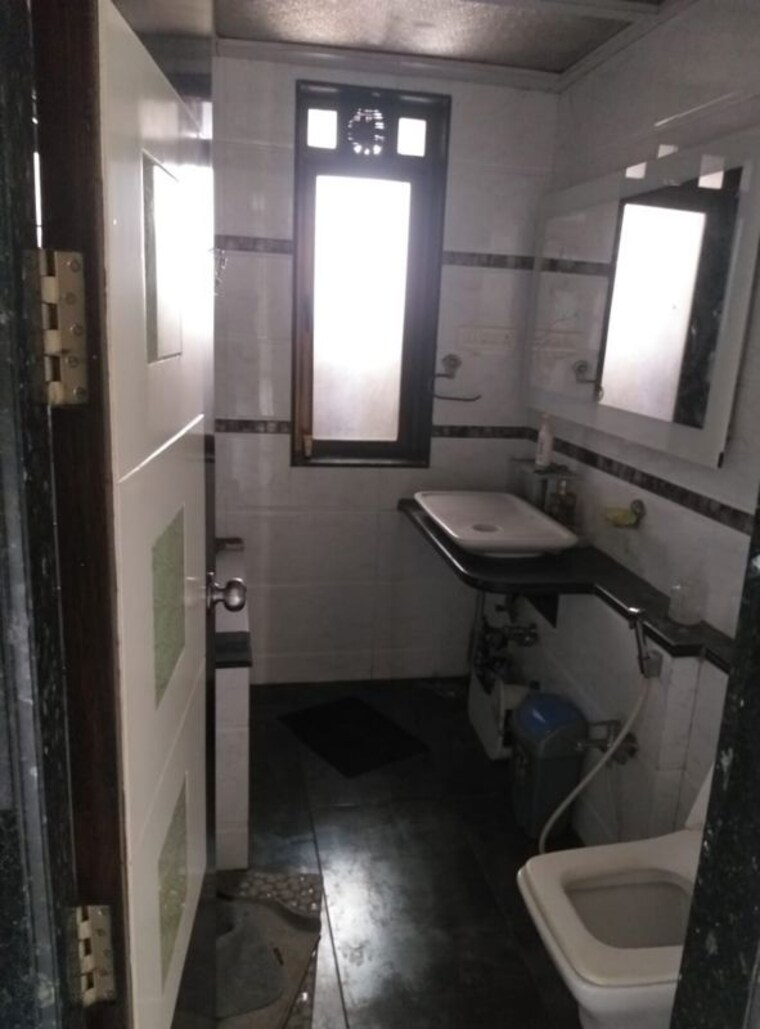 Bathroom, mahindra-eminente 3 Bedroom 2050 Sq.Ft. Apartment In Goregaon West Mumbai 10379449