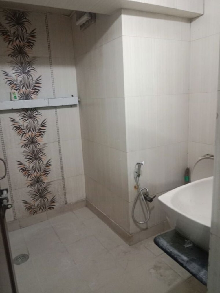 Bathroom, janakpuri 3 Bedroom 720 Sq.Ft. Apartment In Janakpuri Delhi 10379543