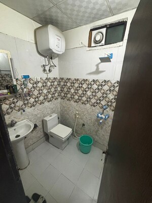 Bathroom in 1 BHK Builder Floor at ABCZ East Platinum, Sector 44 – for Rent