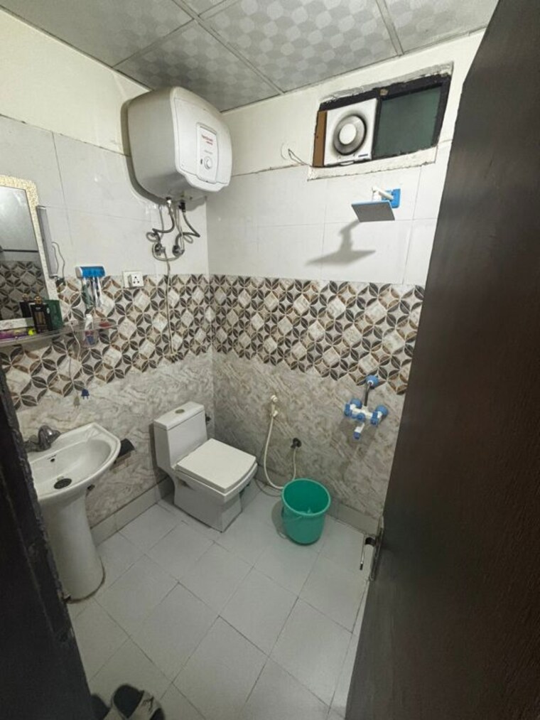 Bathroom, abcz-east-platinum 1 Bedroom 750 Sq.Ft. Builder Floor In Sector 44 Noida 10379560