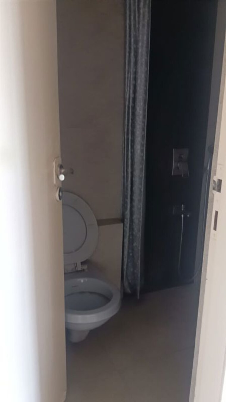 Bathroom, windsor-tower 3 Bedroom 1500 Sq.Ft. Apartment In Andheri West Mumbai 10379544