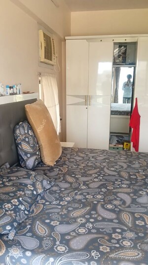 Bedroom in 3 BHK Apartment at Windsor Tower, Andheri West – for Rent