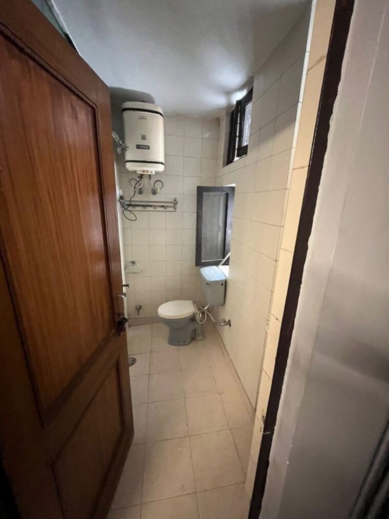 Bathroom, janakpuri 2 Bedroom 720 Sq.Ft. Apartment In Janakpuri Delhi 10379564