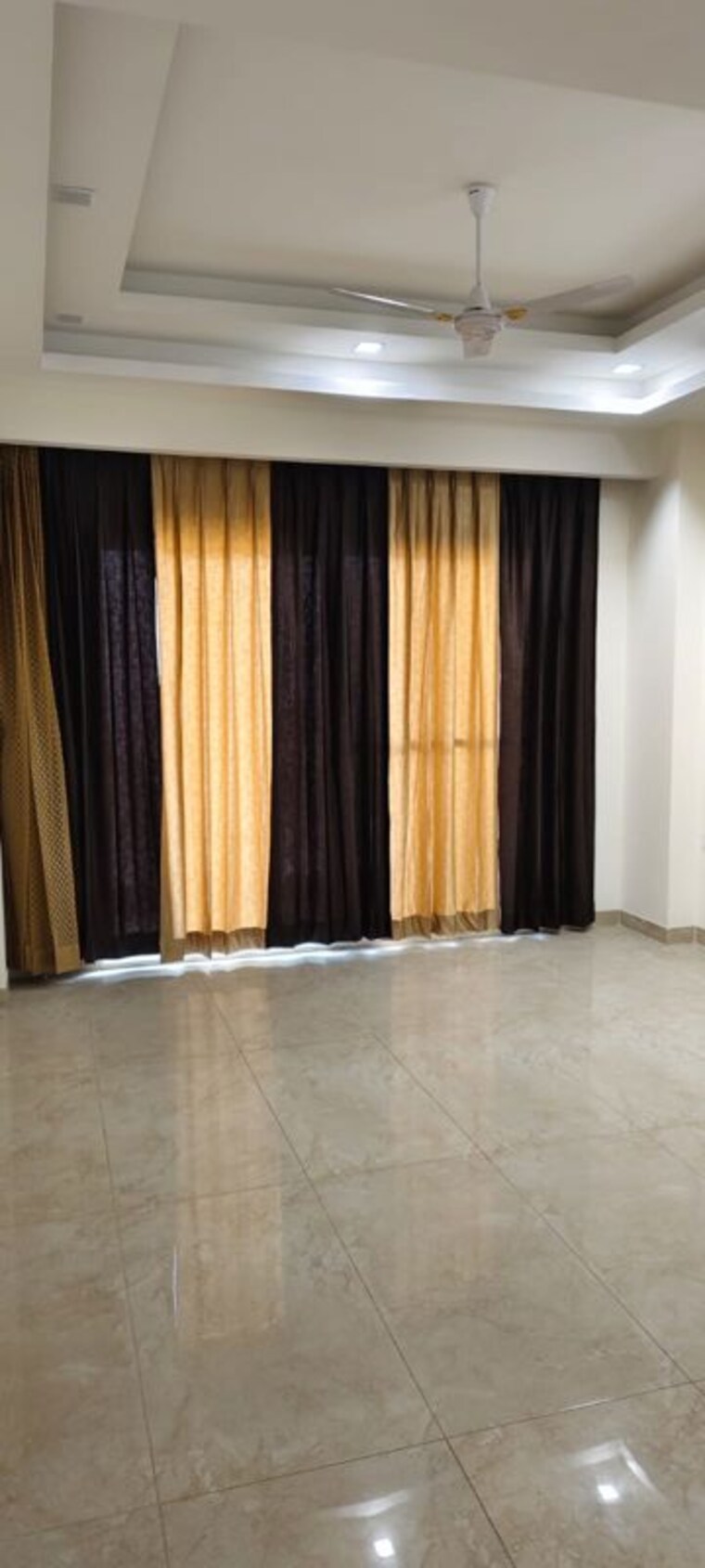 Bedroom, uchdpl-veridia-oakwood-enclave 4 Bedroom 2385 Sq.Ft. Apartment In Wave City Ghaziabad 10379556