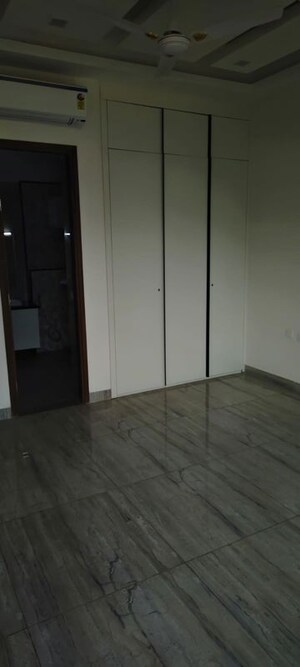 Room in 4 BHK Apartment at Uchdpl Veridia Oakwood Enclave, Wave City – for Rent