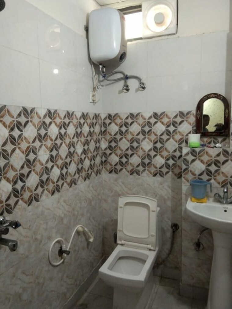 Bathroom, abcz-east-platinum 3 Bedroom 1350 Sq.Ft. Apartment In Sector 44 Noida 10379586