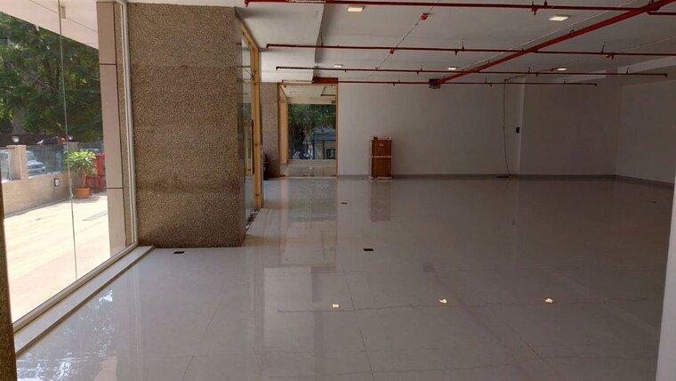 Room, trans-avenue Commercial Office Space 5400 Sq.Ft. In Andheri West Mumbai 10379597