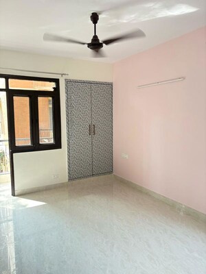 Room in 3 BHK Apartment at Sector 10 Dwarka – for Rent