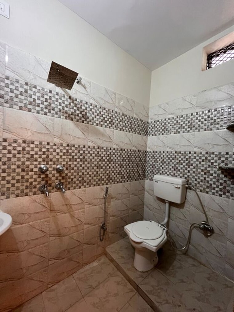 Bathroom, chitaipur 2.5 Bedroom 1750 Sq.Ft. Villa In Chitaipur Varanasi 10379616