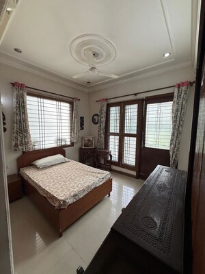 Bedroom in 6+ BHK Independent House at Sector 40 – for Sale