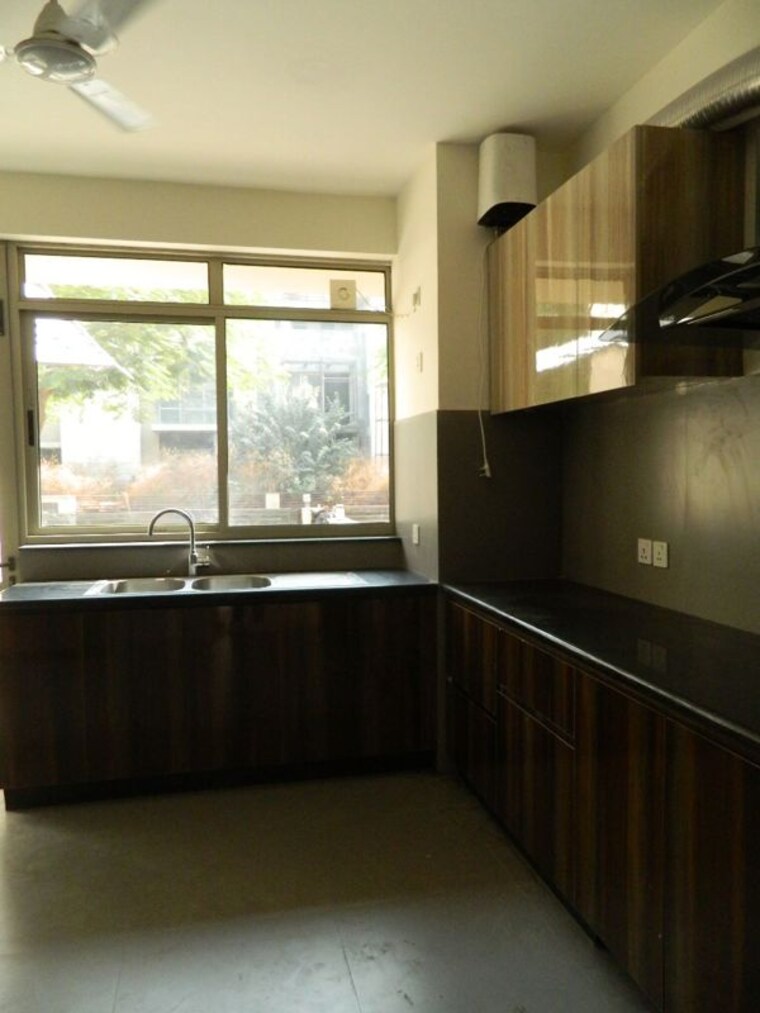 Kitchen, unitech-the-villas 5 Bedroom 500 Sq.Yd. Villa In Sector 33 Gurgaon 10379620