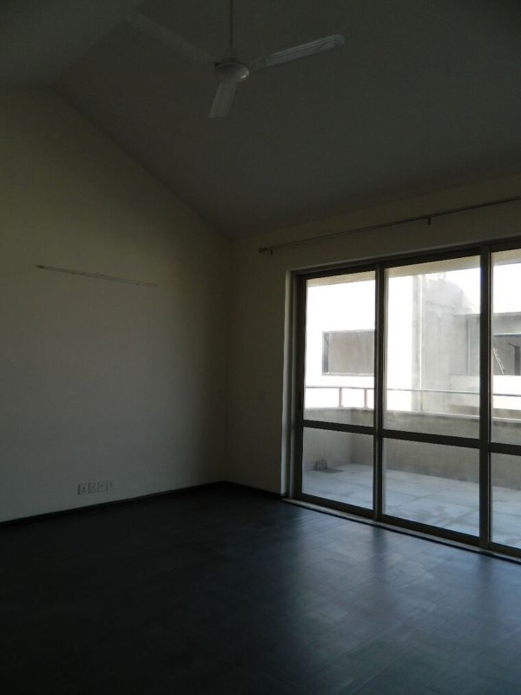 Room, unitech-the-villas 5 Bedroom 500 Sq.Yd. Villa In Sector 33 Gurgaon 10379620