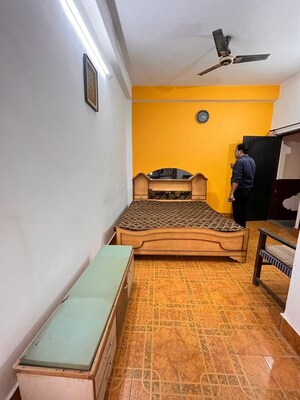 Bedroom in 1 RK Apartment at Mahmoorganj – for Rent