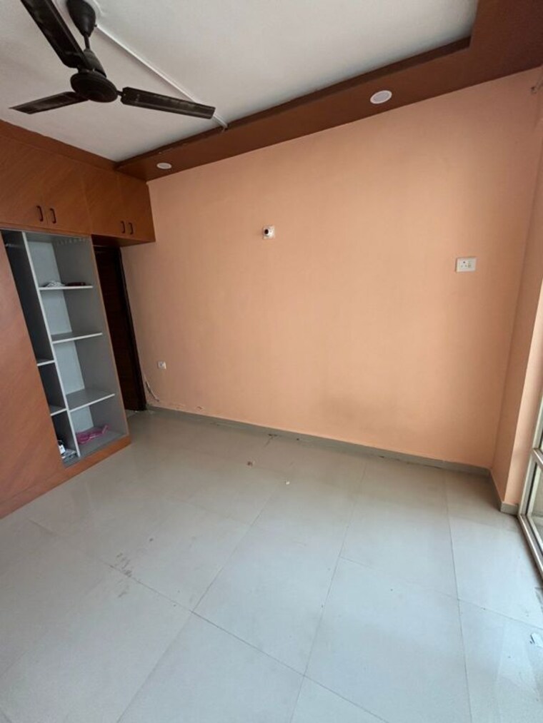 Room, pyramid-pride 2 Bedroom 600 Sq.Ft. Apartment In Sector 76 Gurgaon 10379637