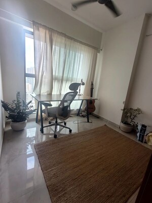 Room in 2 BHK Apartment at Sheth Auris Bliss, Malad West – for Rent