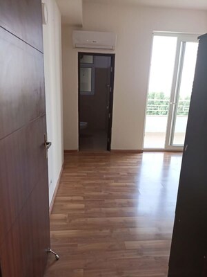 Room in 3 BHK Apartment at Puri Emerald Bay, Sector 104 – for Rent
